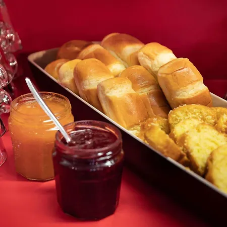 Hotelf1 Pont De L'europe מלון *