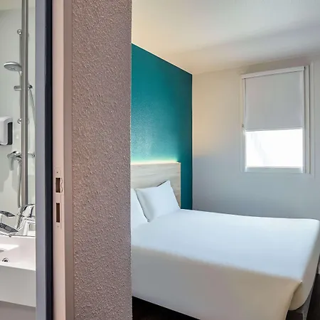 Hotelf1 Pont De L'europe *