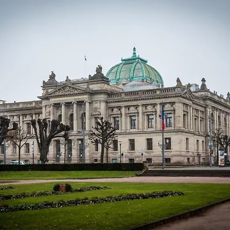 Hotelf1 Pont De L'europe מלון *