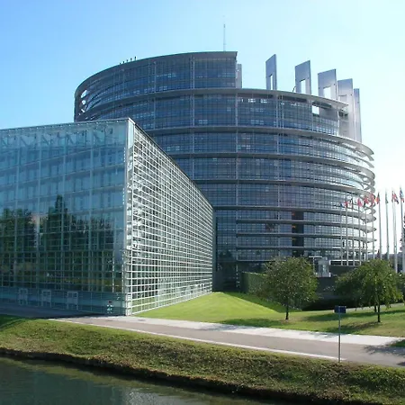 Hotelf1 Pont De L'europe *