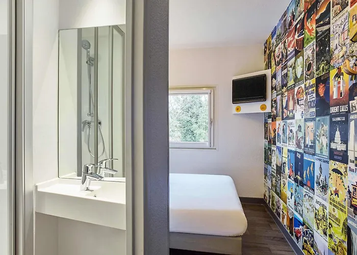 Hotel Hotelf1 Pont De L'europe