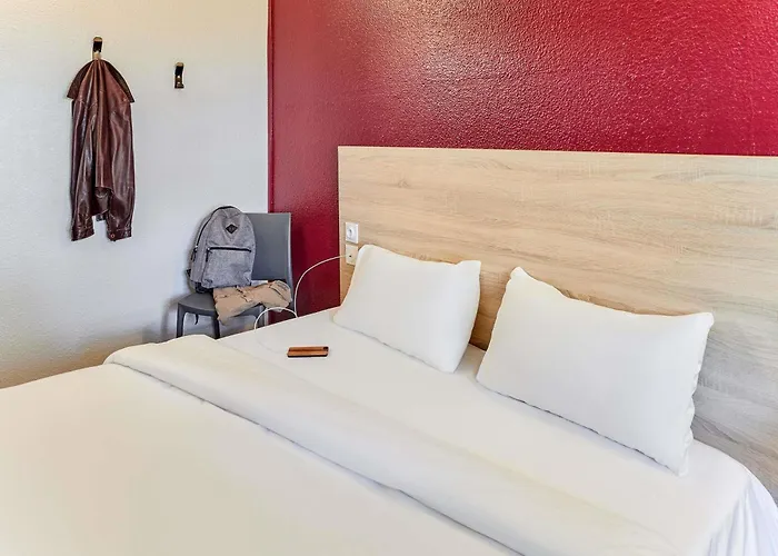 Hotel Hotelf1 Pont De L'europe *