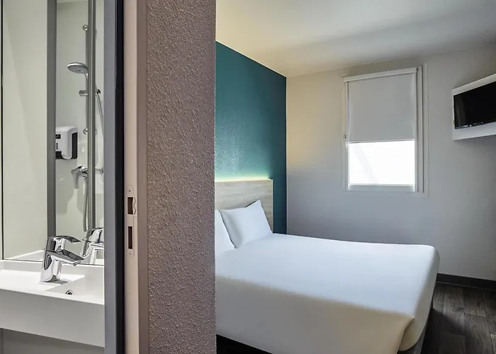 Hotel Hotelf1 Pont De L'europe *