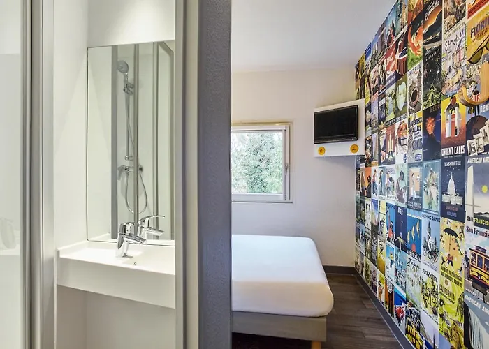 Hotelf1 Pont De L'europe Hotel *