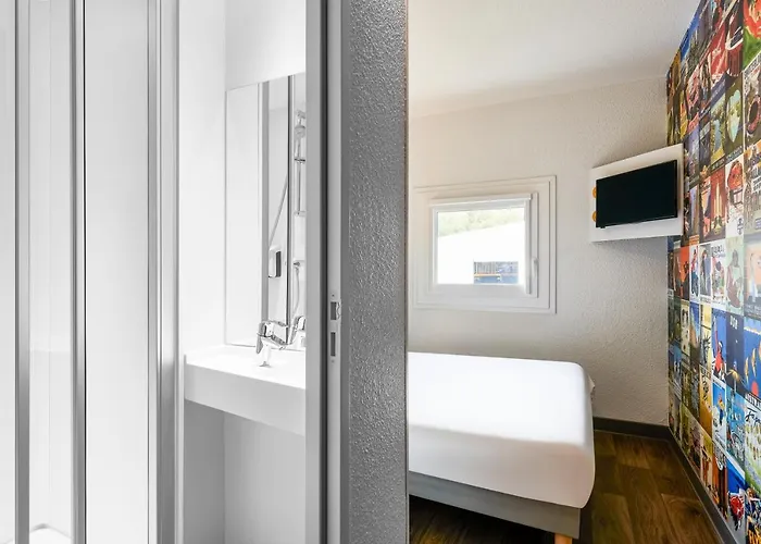 Hotelf1 Pont De L'europe Hotel