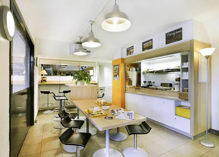 Hotel Hotelf1 Pont De L'europe