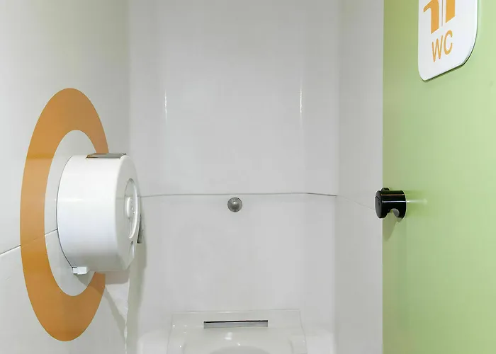 Hotelf1 Pont De L'europe Hotel *