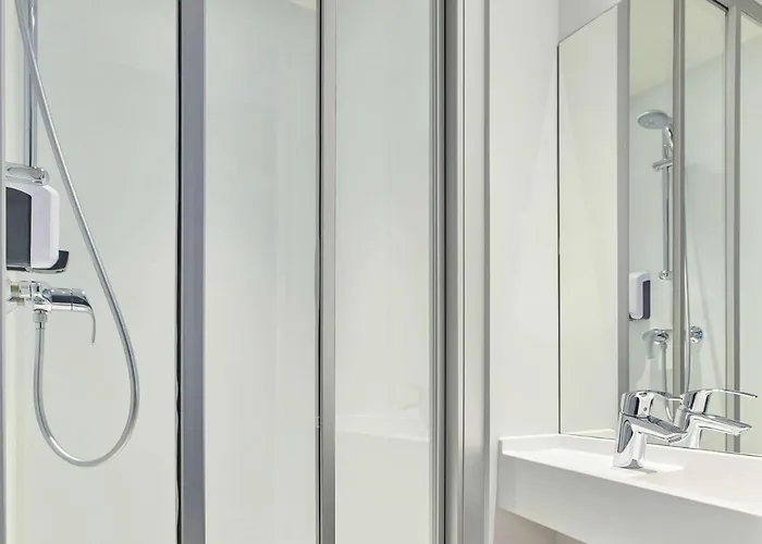 Hotelf1 Pont De L'europe