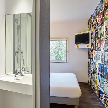 Otel Hotelf1 Pont De L'europe