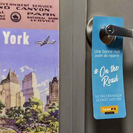 Hotelf1 Pont De L'europe Otel