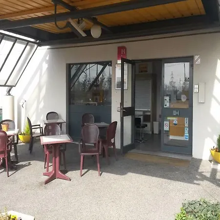 Otel Hotelf1 Pont De L'europe Strazburg