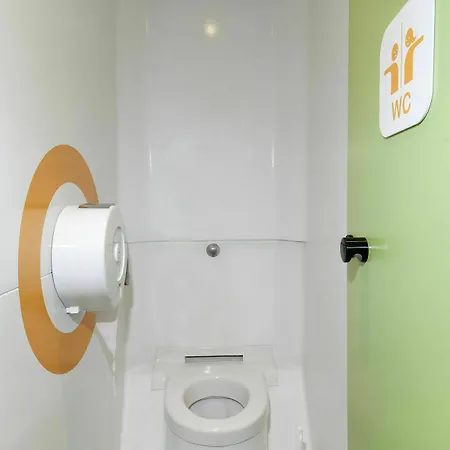 Hotelf1 Pont De L'europe Otel *